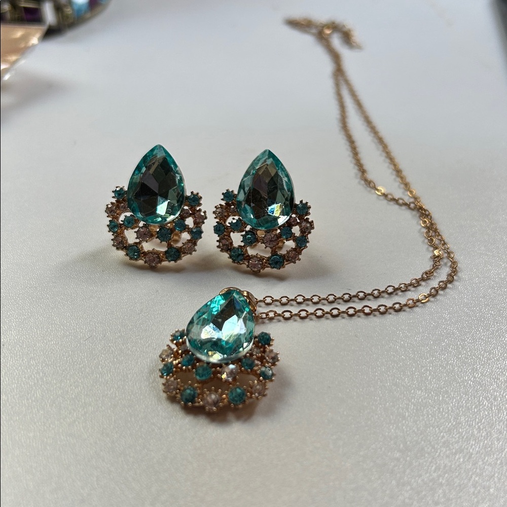 SWAROVSKI Teardrop Crystal Jewelry 3 piece Set